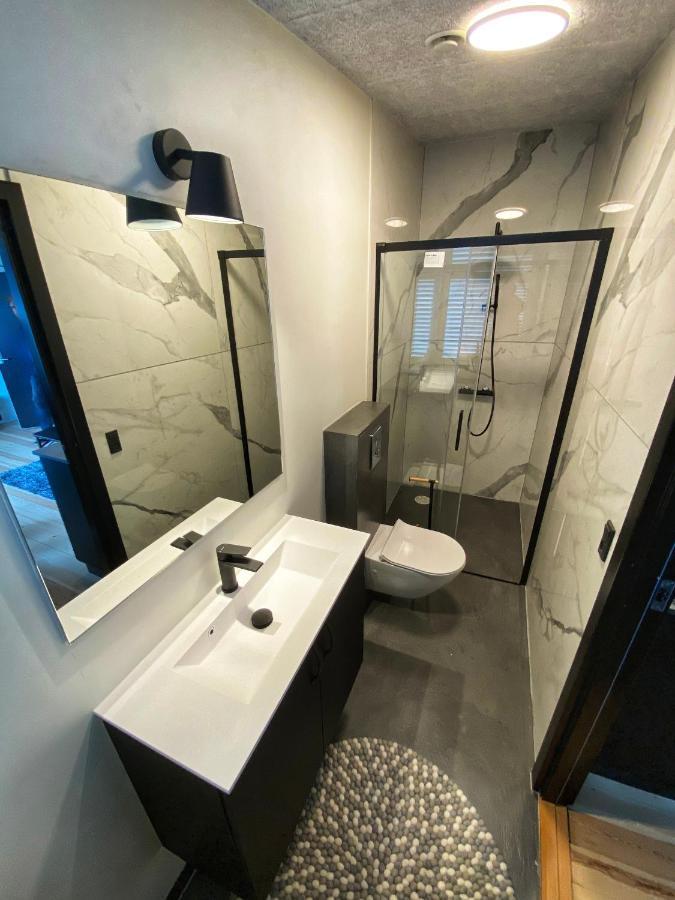 Broncks Apartment 2 - Modern 2-Bedroom In The Heart Of توئِسهون المظهر الخارجي الصورة