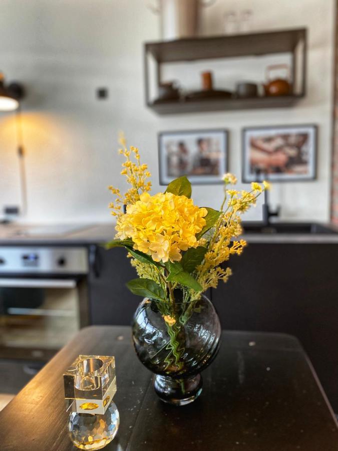 Broncks Apartment 2 - Modern 2-Bedroom In The Heart Of توئِسهون المظهر الخارجي الصورة